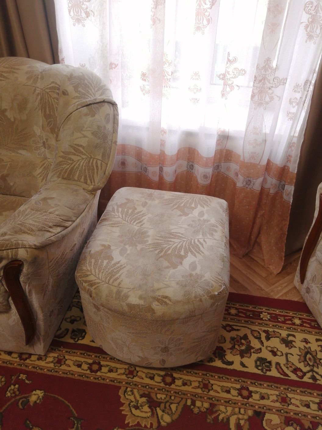 Продам диван с креслом