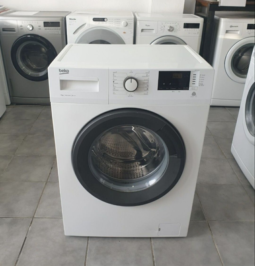 Masina de spălat rufe  Arctic  Beko.