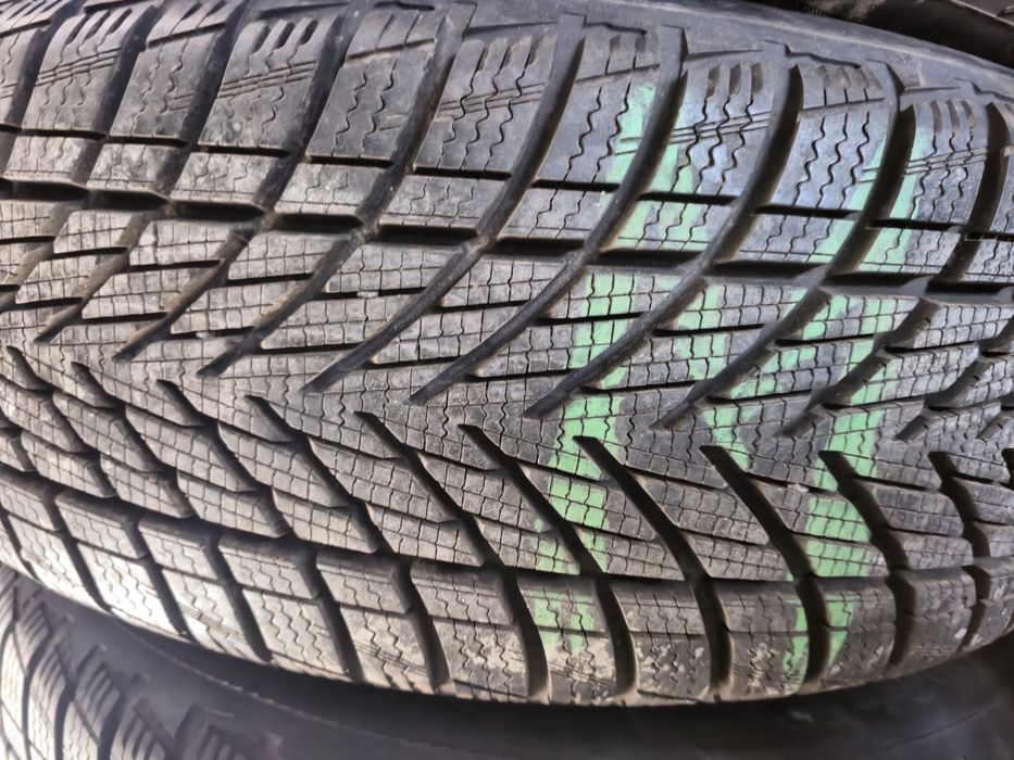 4 anvelope iarna Goodyear 205 60 16 ca și noi