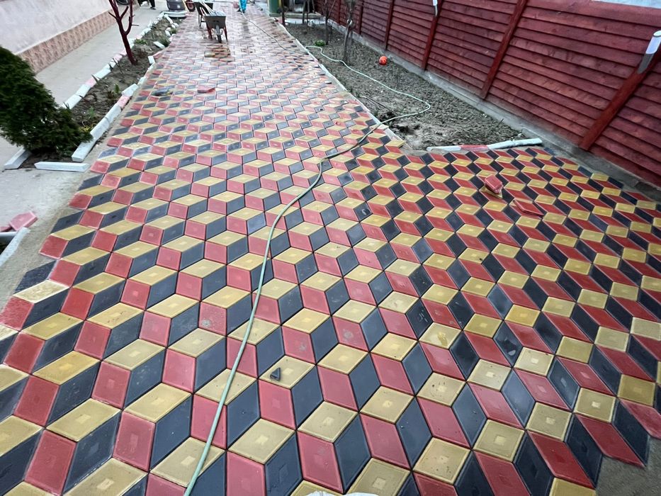 Montaj pavele curți, parcări, trotuare, alei, garaje, construcții