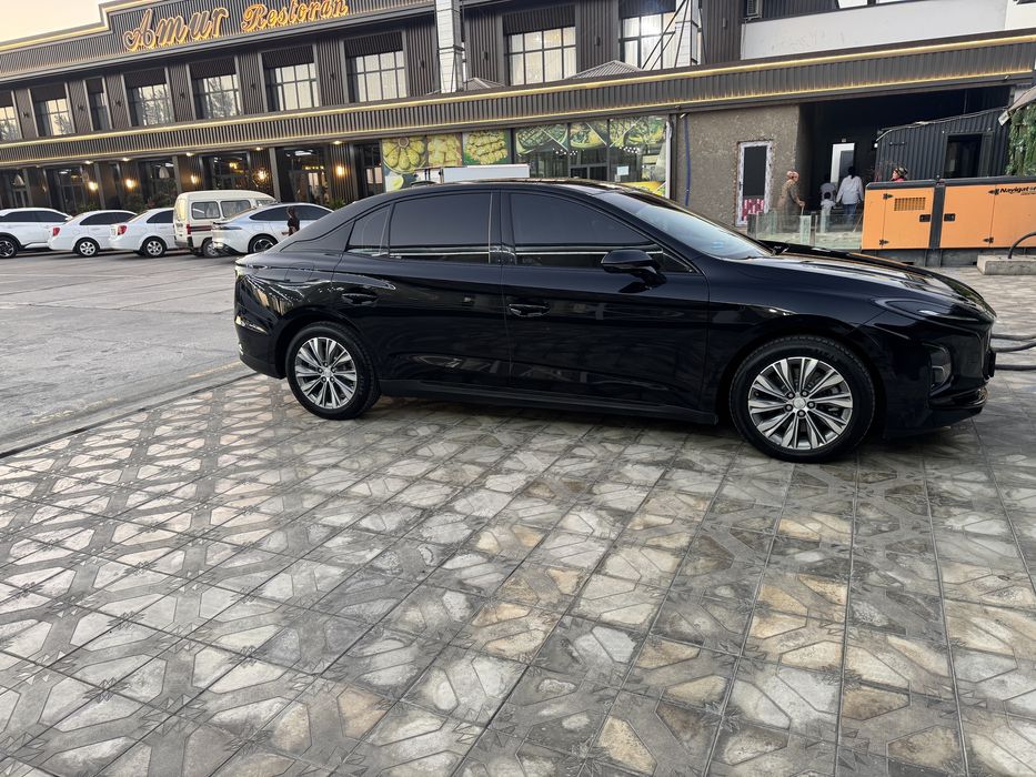 Tuy ga kelin kiyovlarga xizmat qilaman