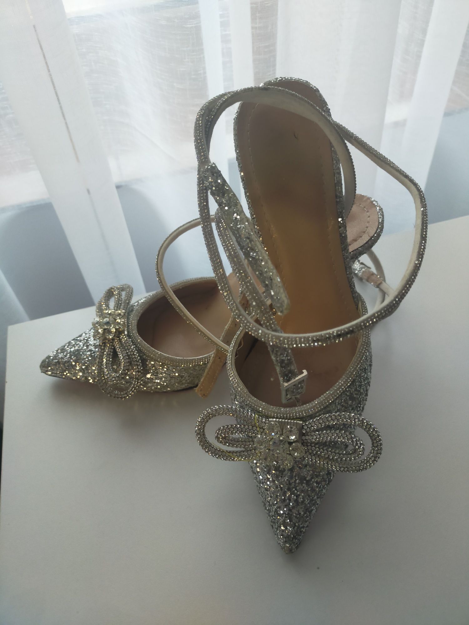 Pantofi eleganti