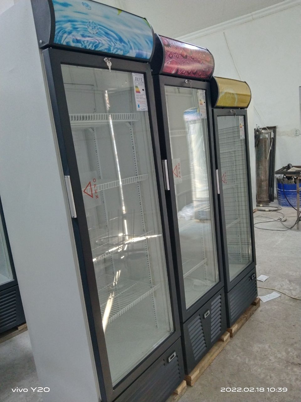 Новые заводской DEVI витринные холодильники с завода.