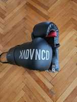 Vand manusi de box