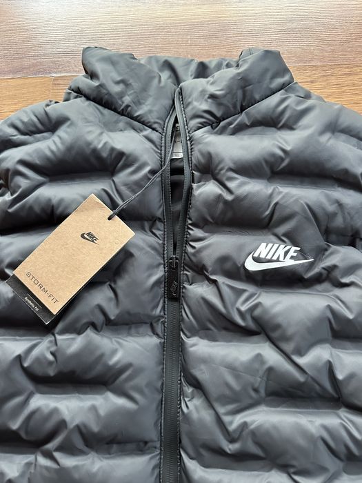 Мъжки,черен елек Nike без качулка с ципове на джобовете