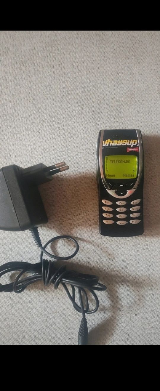 Nokia 8210 + incarcator ( decodat, impecabil)