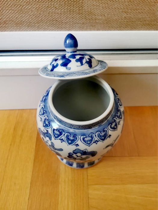 Антикварна китайска порцеланова купа урна