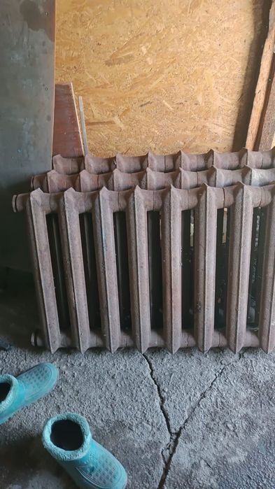 Продаются 8 секционые чугунные батареи. Цена 16.000тг