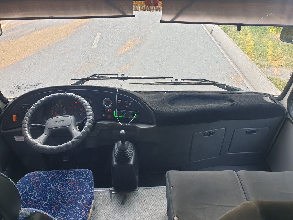 Avtobus isuzu Hc40
