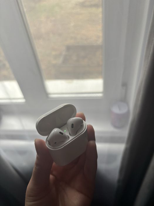 Продам оригинал airPods 2