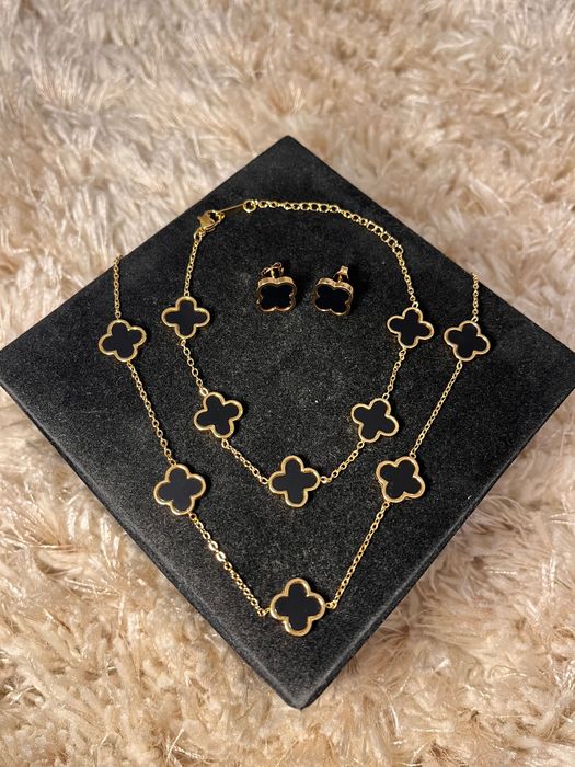 Set bijuterii copie Van Cleef & Arpels bratara cercei si colier auriu