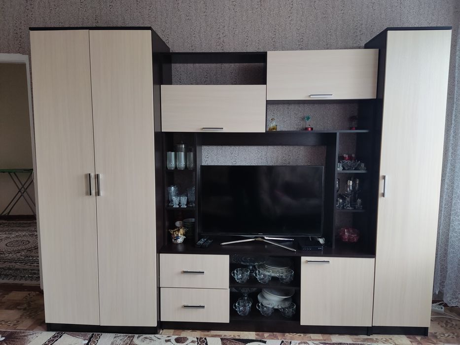 Продается диван два кресла, и стенка