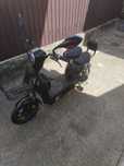Scuter electric cu pedale