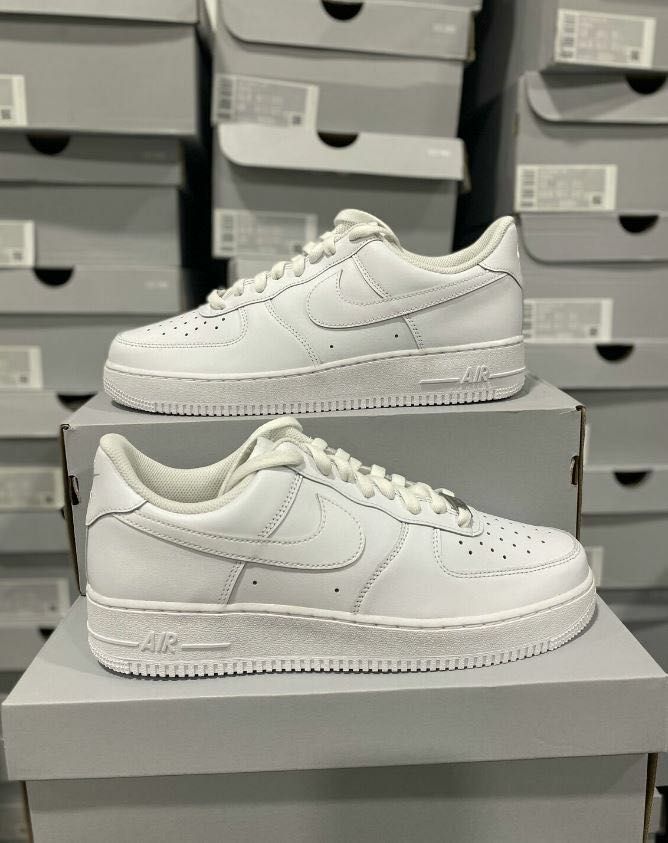 Air Force 1 '07 Triple White Adidasi Nike - PROMOTIE