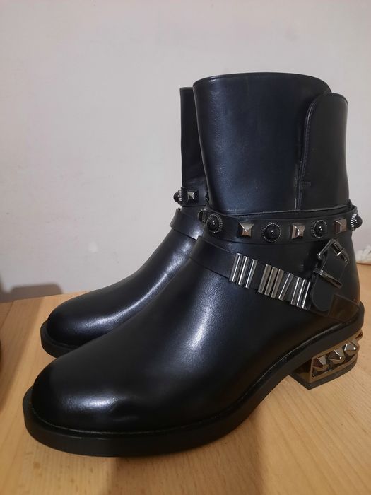 Cizme negre cu ținte