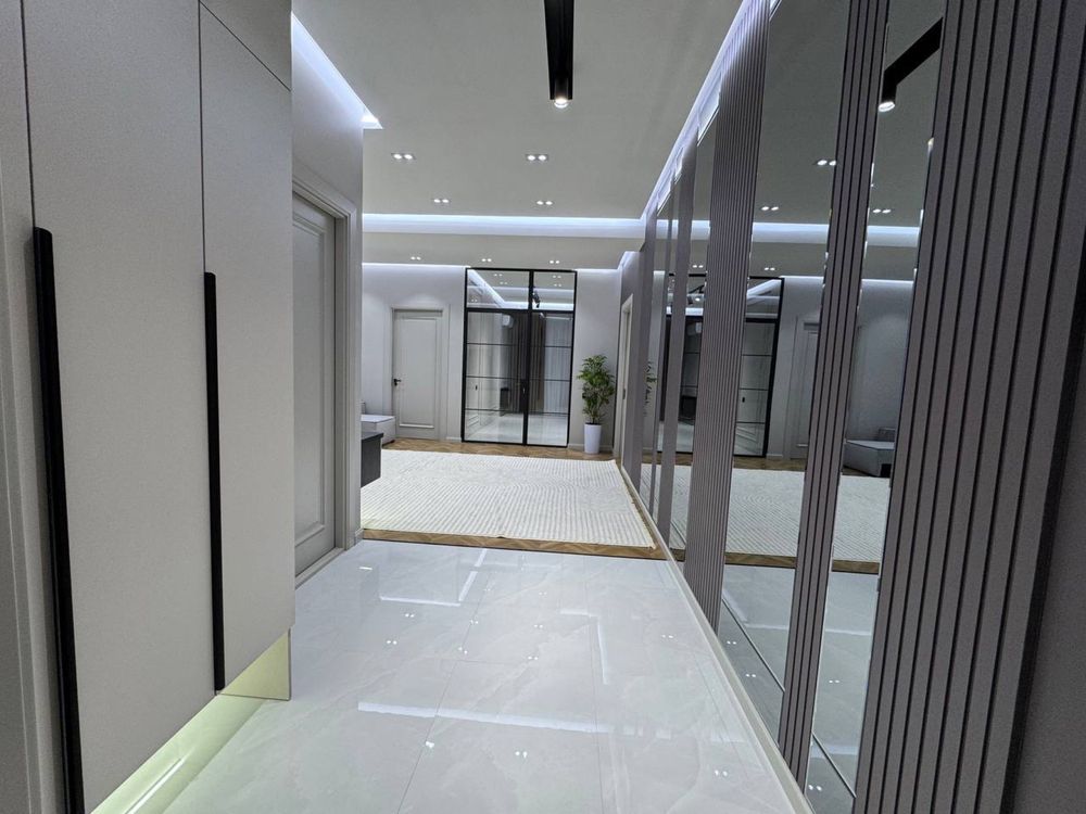 Srochno Sotiladi Oq saroy 3/3/8 yangi remont 87m2