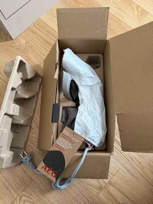 AEG Delicate 7000 Уред за гладене с пара