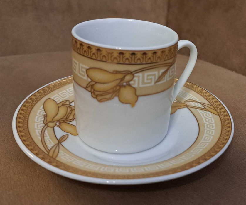 Нов сервиз за кафе в златист цвят и в собствена кутия