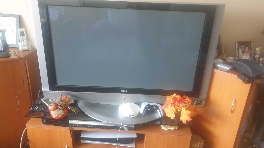 Продавам Плазмен Телевизор LG 42 инча с вграден хард диск за запис