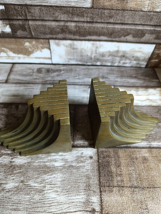 Плътни бронзови книгодържачи