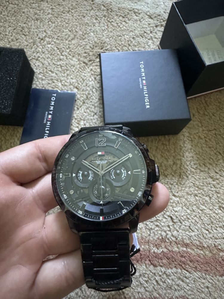 Часовник tommy hilfiger