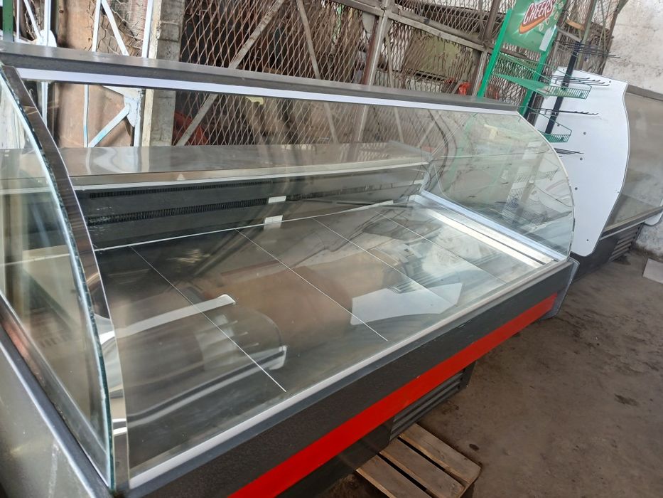 Vitrina xolodilnik