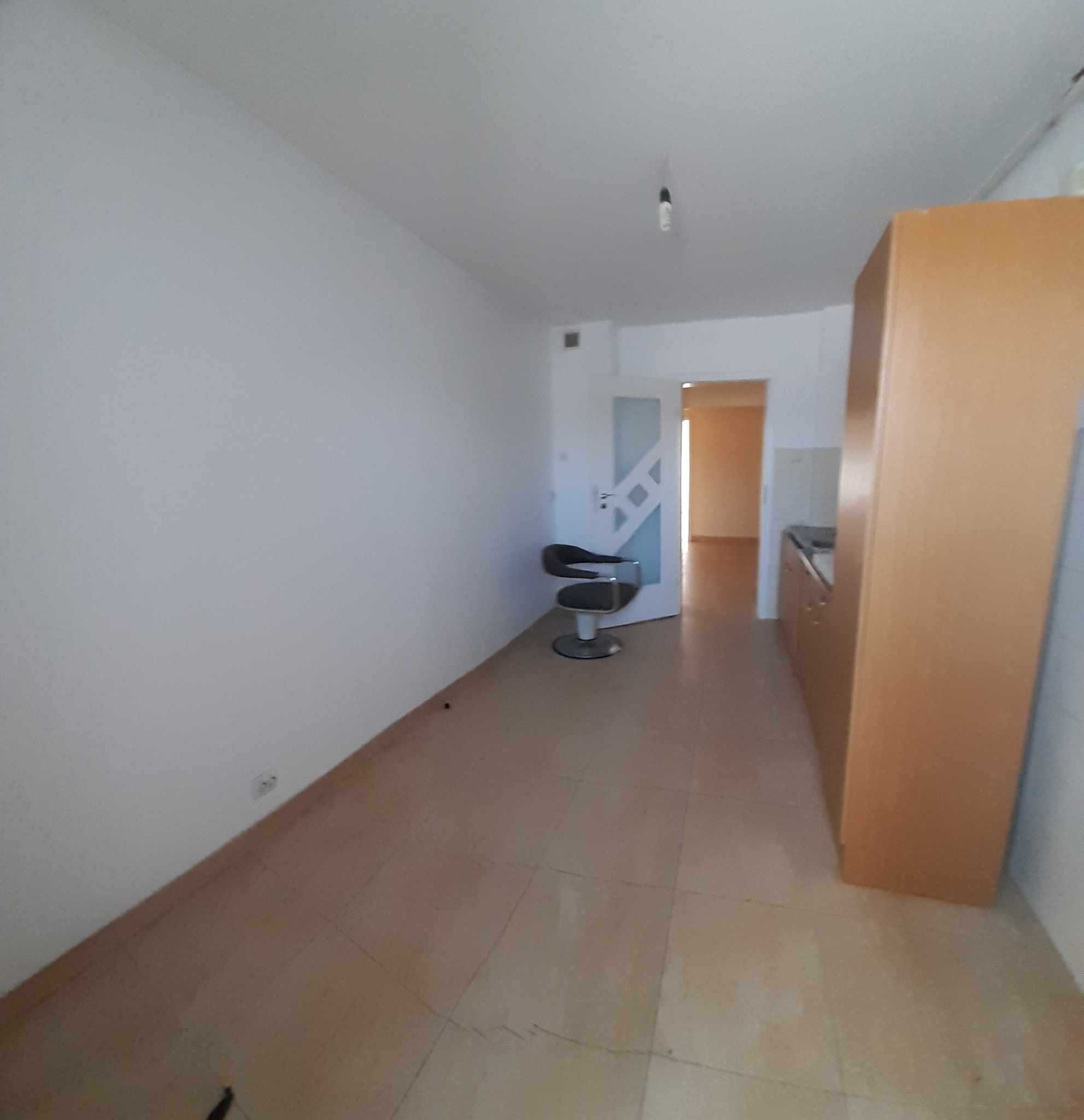 Apartament 3 camere , 2 bai zona IC FRIMU