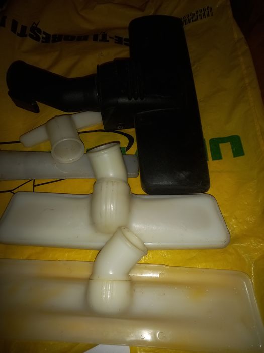 Vand accesorii pentru aspirator