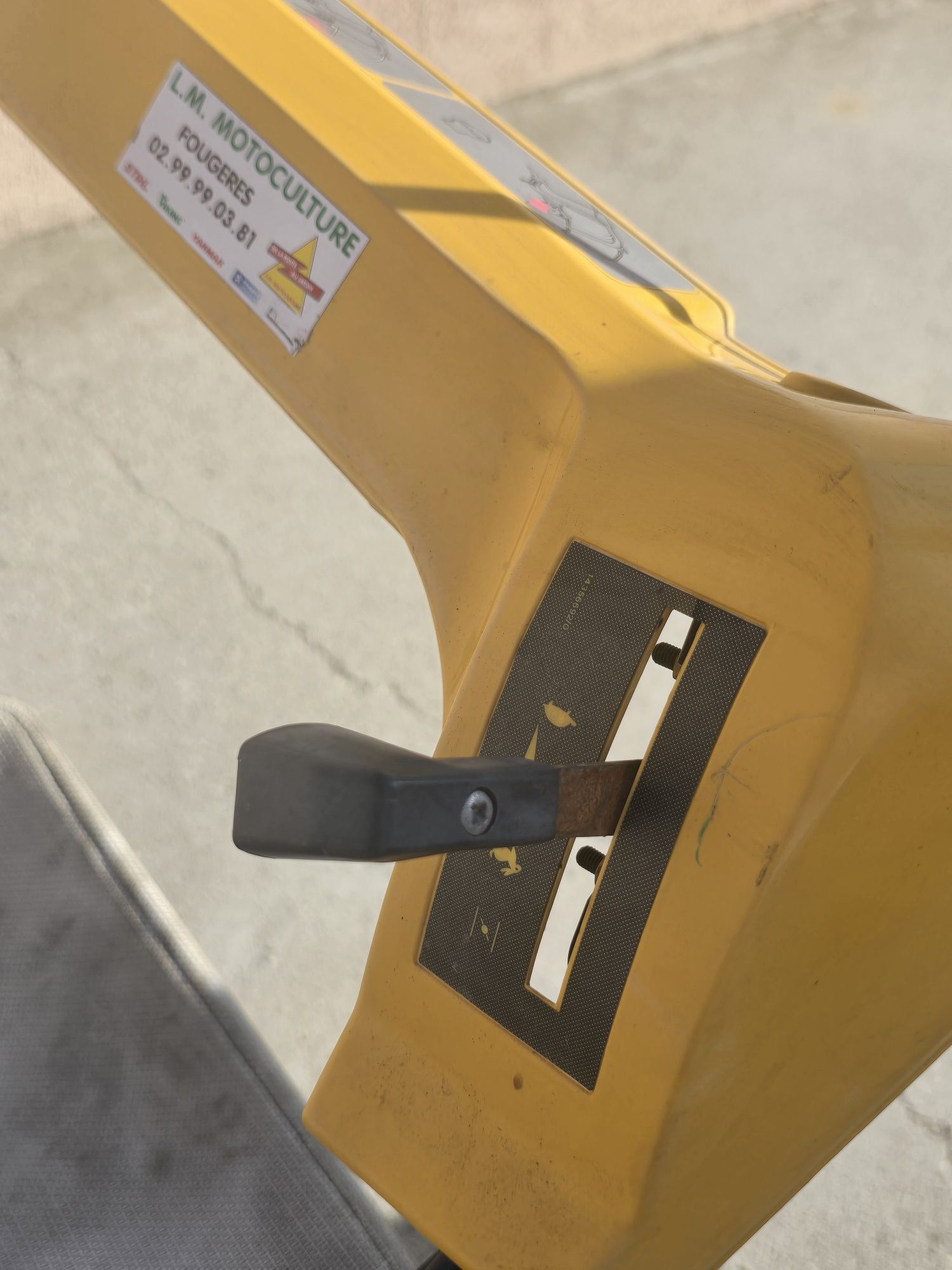 Vand masina tuns iarba pe benzina Honda 5.5 cai tractiune,aluminiu
