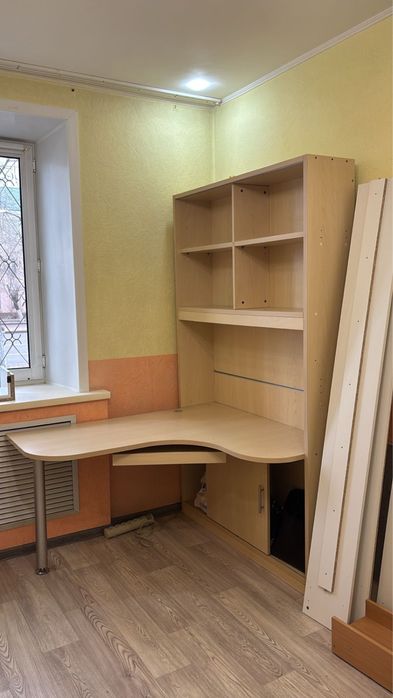 Продаю стол! В хорошем состоянии.