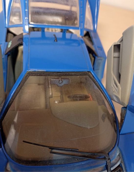 Bugatti 11QB
Scara 1/18
Bburago

Pozele reflectă realitatea. Se vinde