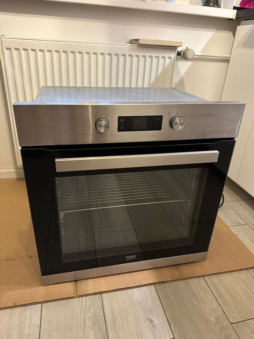 Vând cuptor incorporabil Beko si/sau fără plita pe gaz Artic