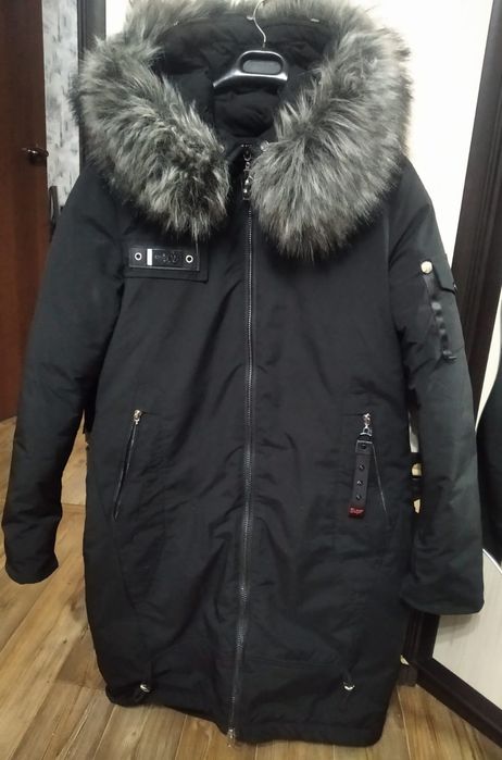 Зимний пуховик. Цена 8000