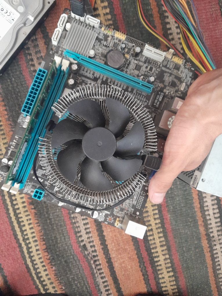Kompyuter kamplekt sotiladi