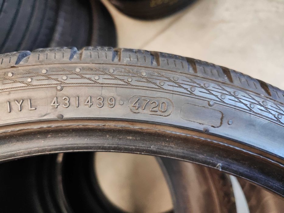 2бр.зимни гуми 235/35/20 Nokian