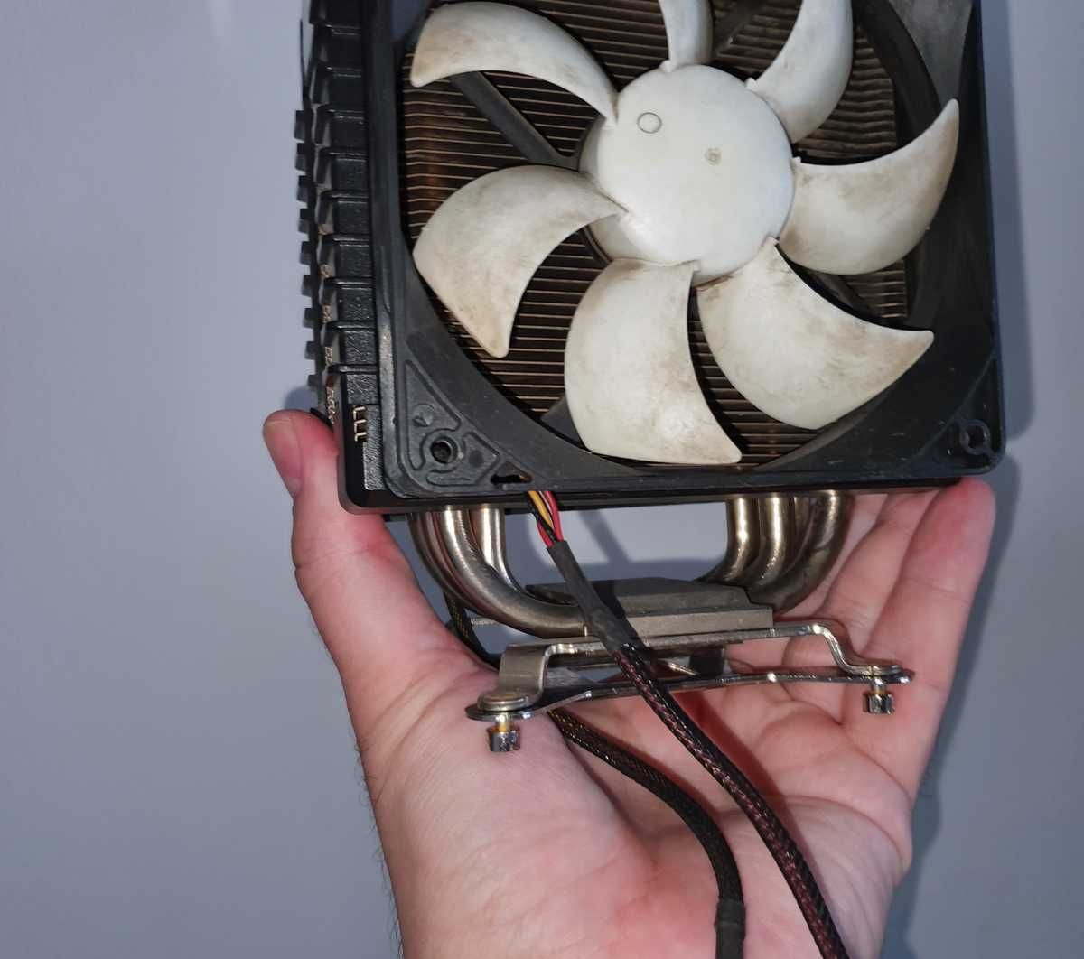 Cooler Thermaltake Frio socket 1366 Intel greutate 1kg