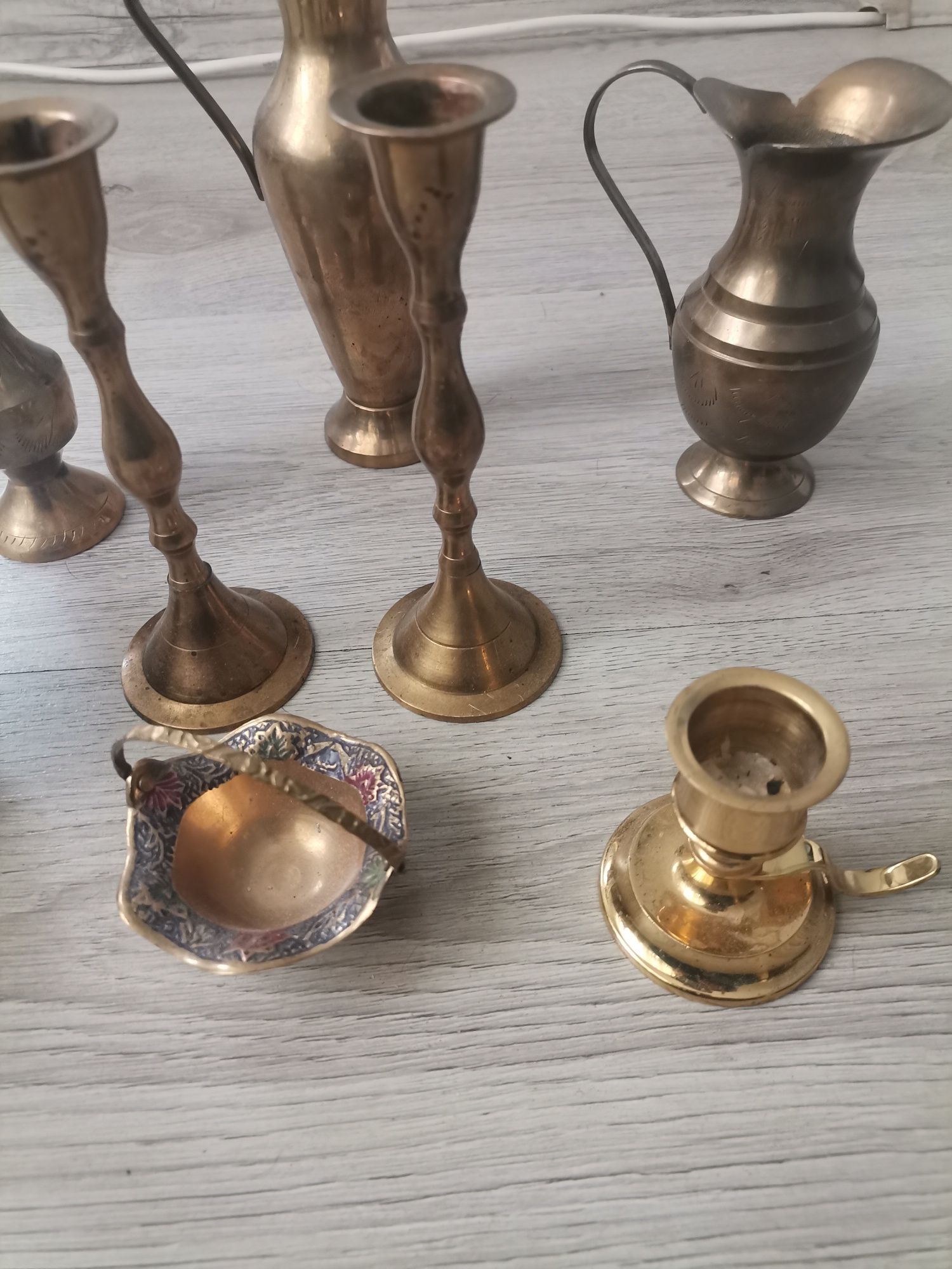 Месингови вази и свещници