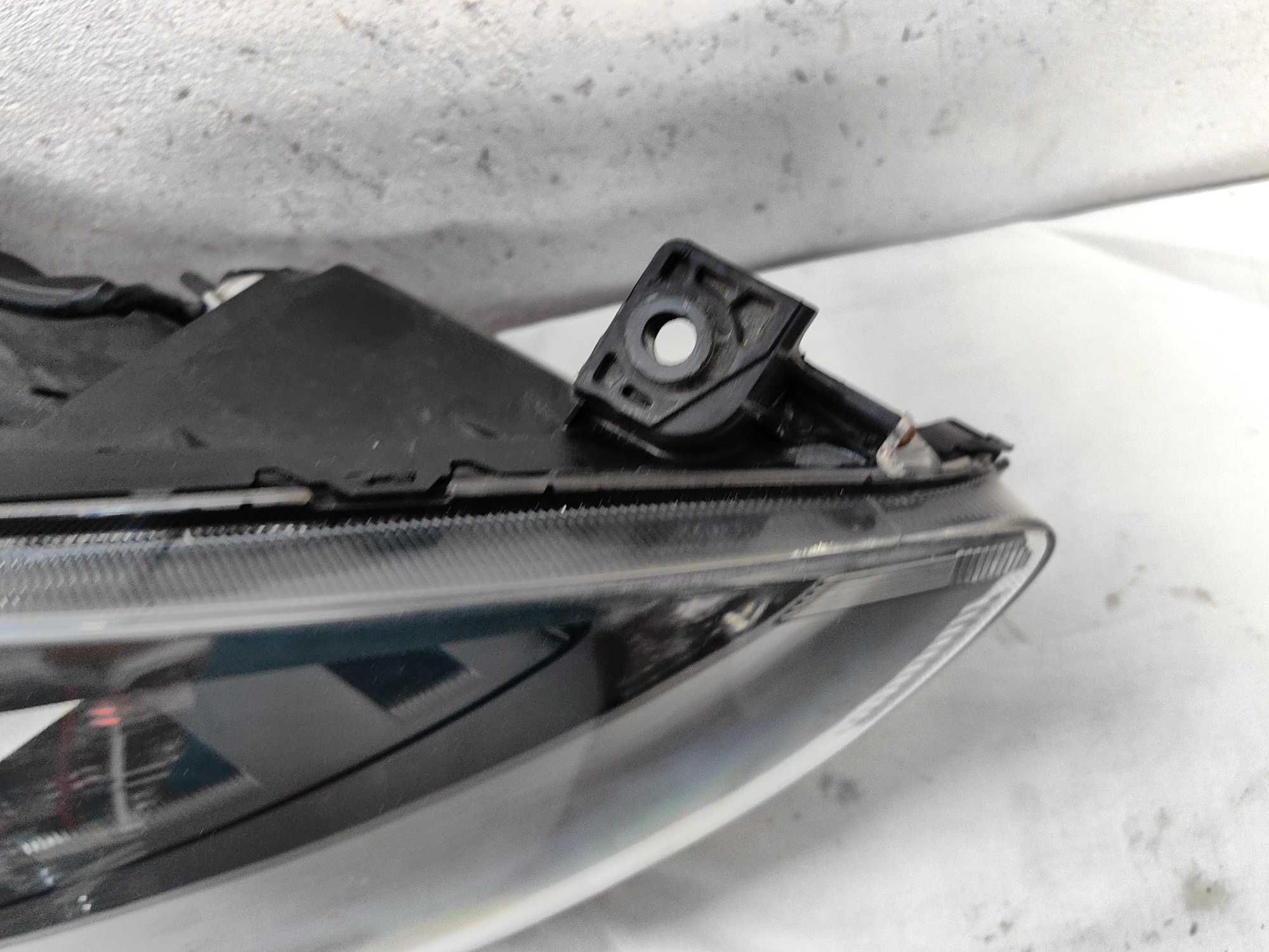 Оригинален фар Мазда 2  Mazda 2