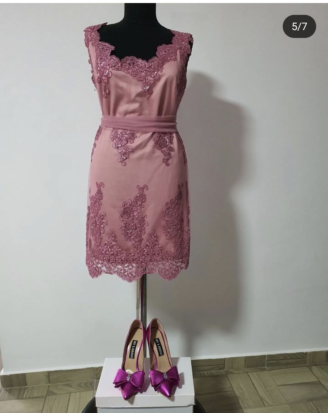 Rochie dantela brodata roz nude, pentru ocazii speciale