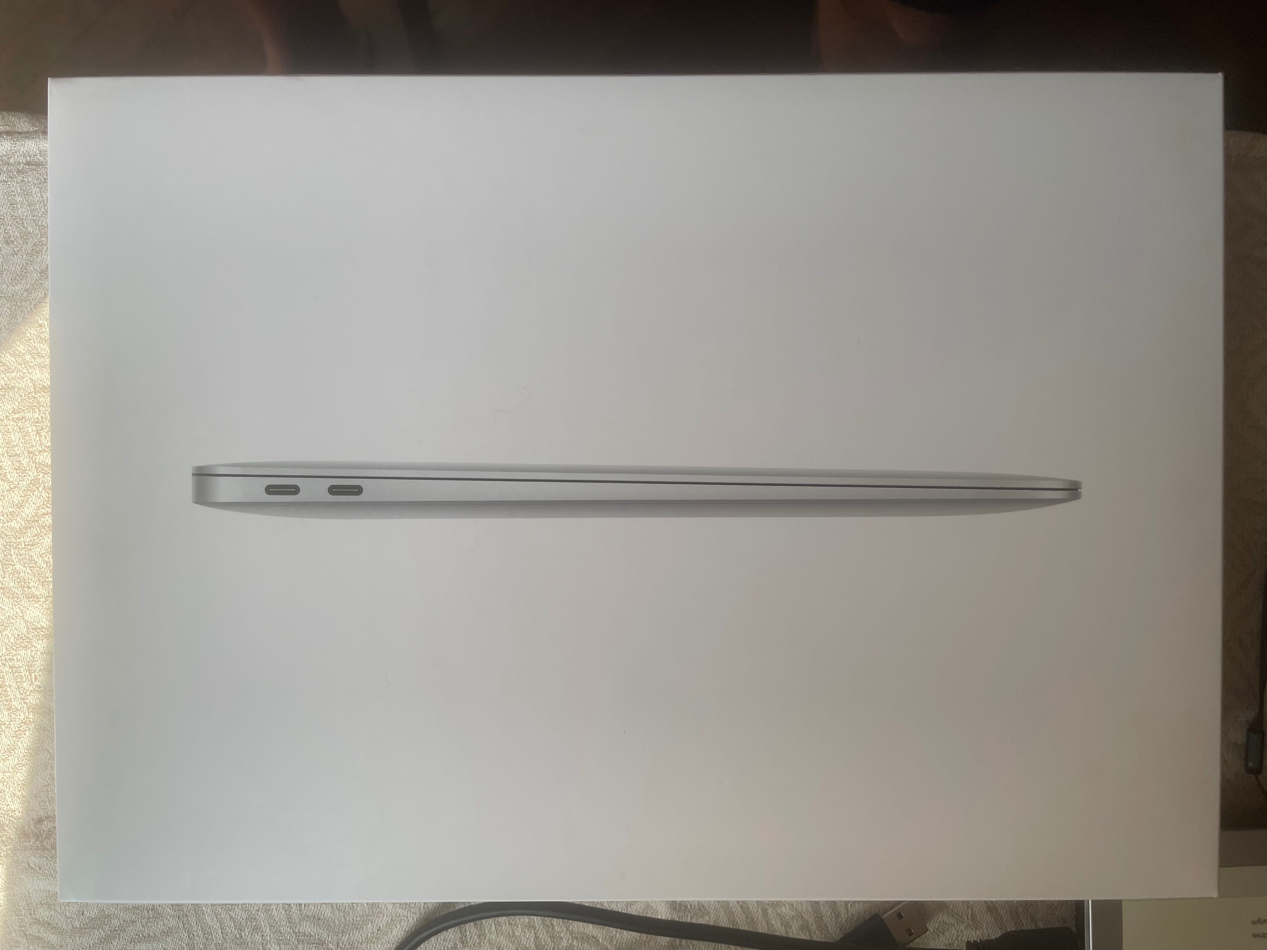 MacBook Air 13-inch with Apple M1 chip