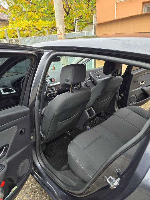 Vând renault megane 3 2014 luna 09 motor 1.5 dCi 110cp