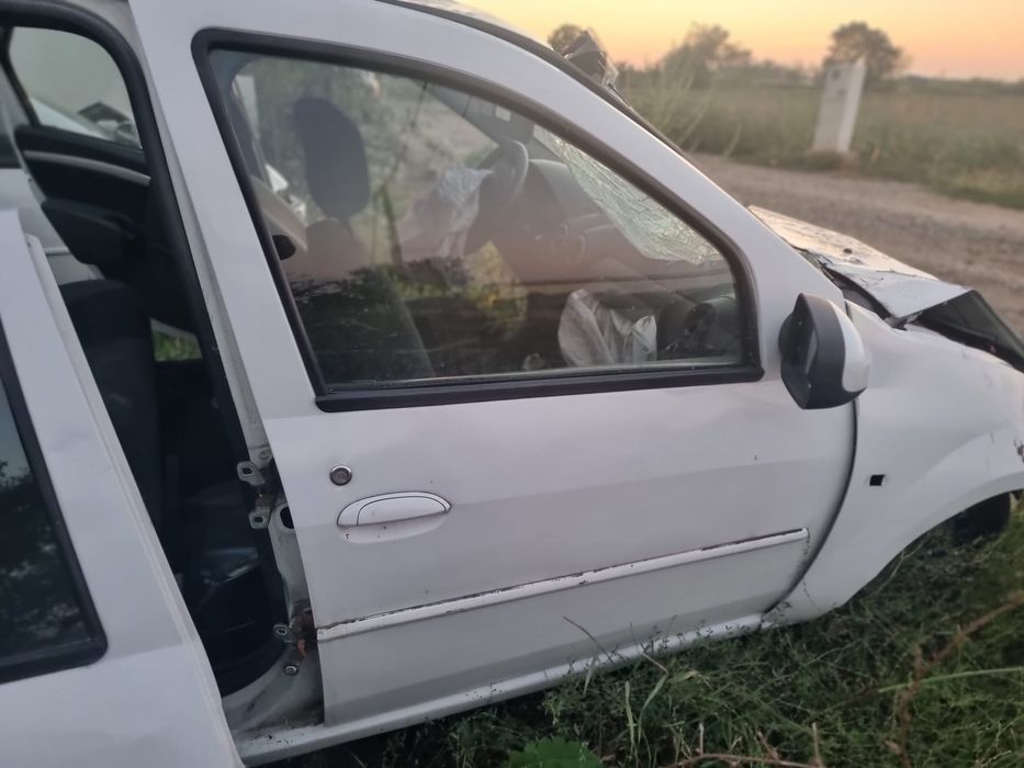 Usa fata stânga, dreapta dacia logan