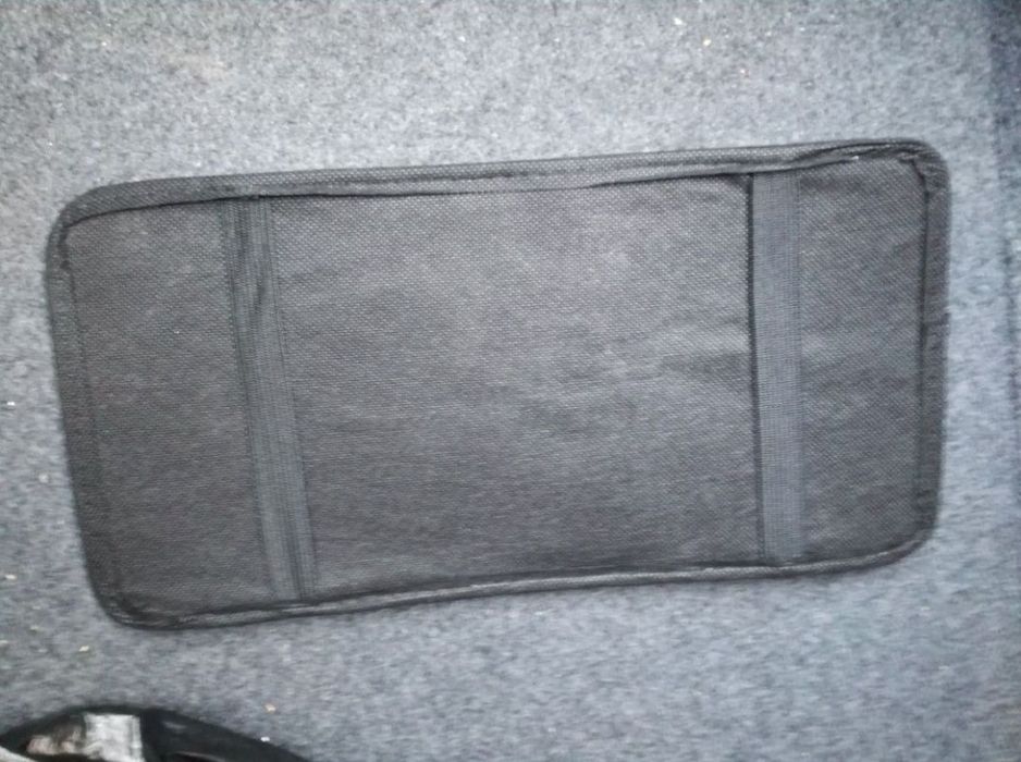 Suport ochelari, documente, DVD, CD, pixuri pentru parasolar