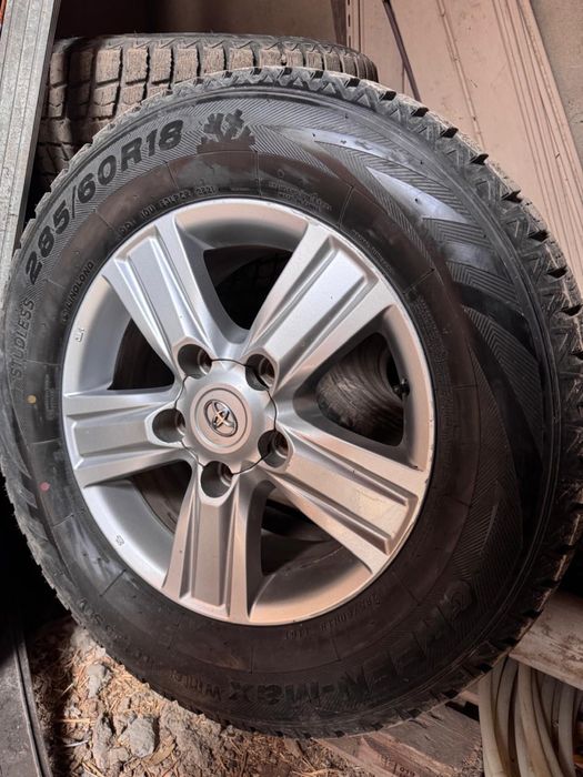 Диски с шинами в отличном состоянии