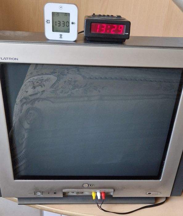 Продам телевизор LG б/у старого типа