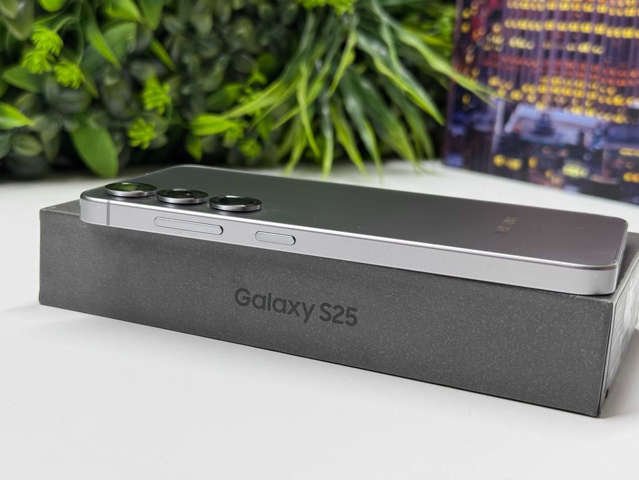 ! Като НоВо! Samsung Galaxy S25 128GB Silver Гаранция