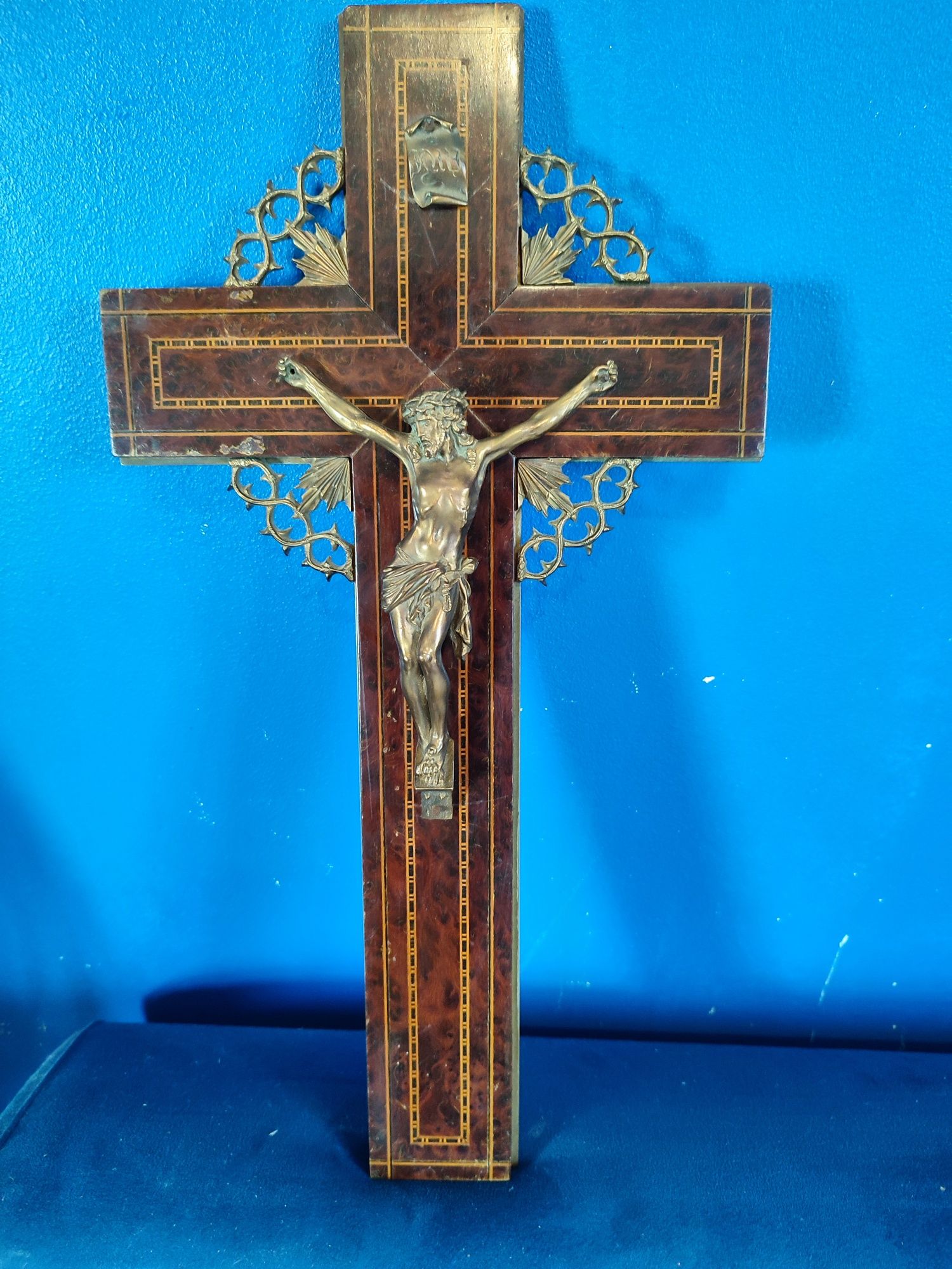 Crucifix din bronz