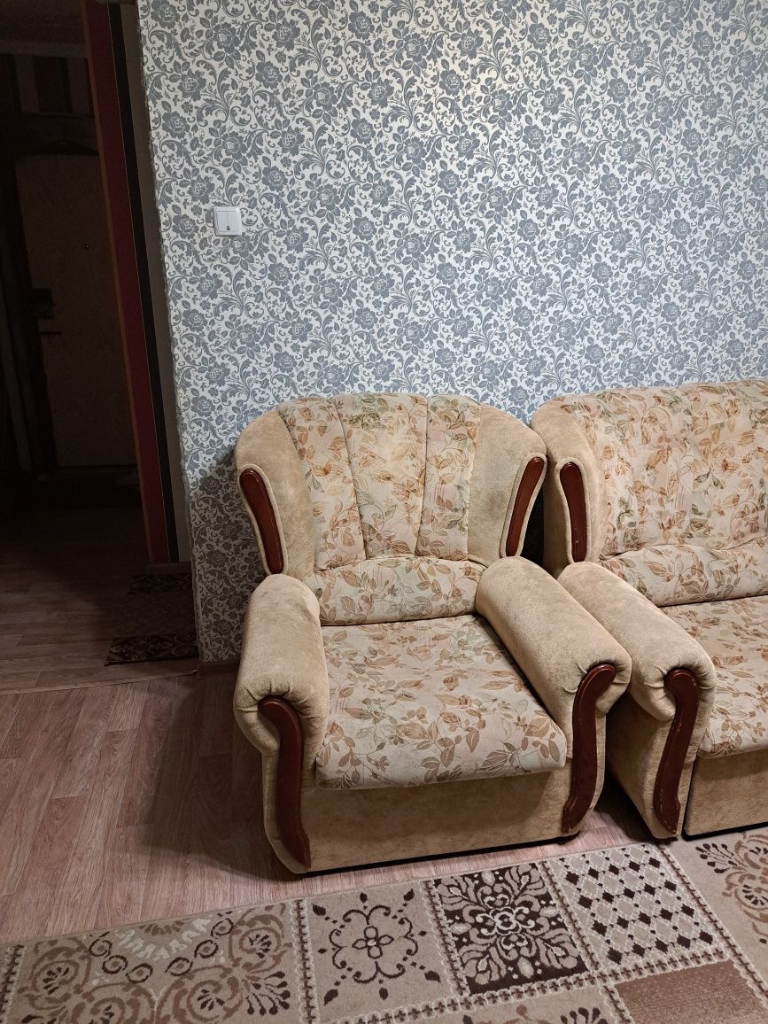 Продам диван угловой б/у 30 000