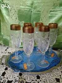 Set pahare de cristal pentru șampanie.