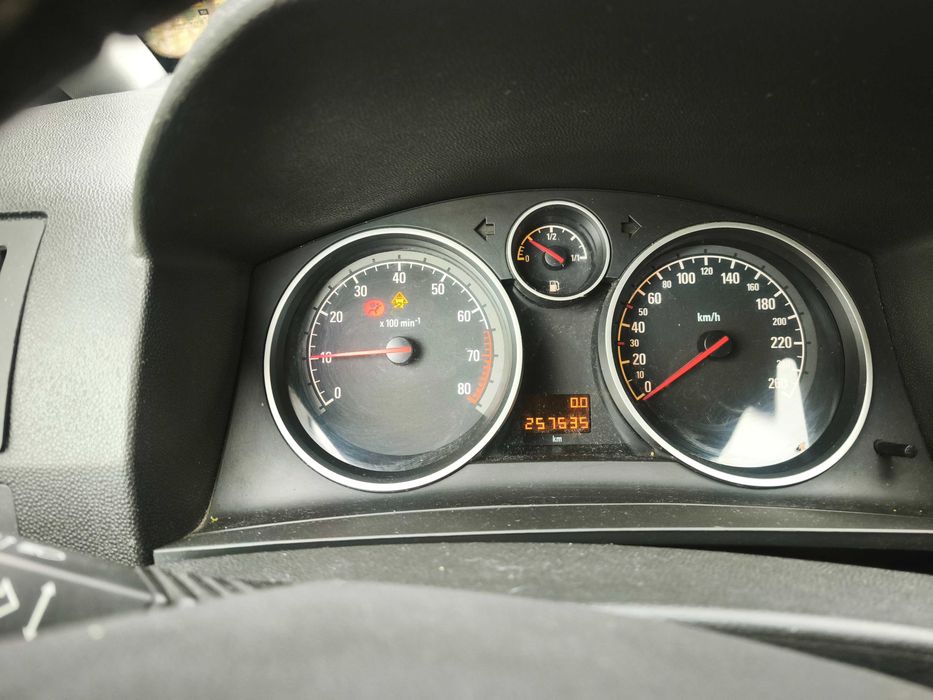 На части Opel Zafira B  1,8 Бензин